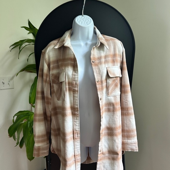 Abercrombie & Fitch Plaid Oversized Shacket - Picture 2 of 10